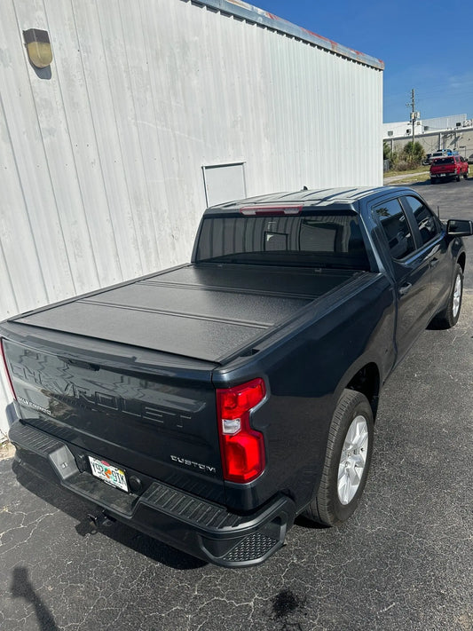 Pickup Truck’s Style with TonnoFlip Bed Cover 